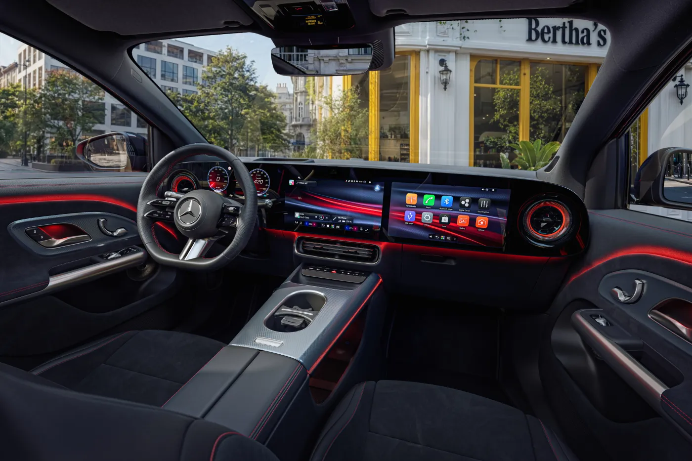 Cockpit eines Mercedes-Benz mit MBUX-Bildschirmen