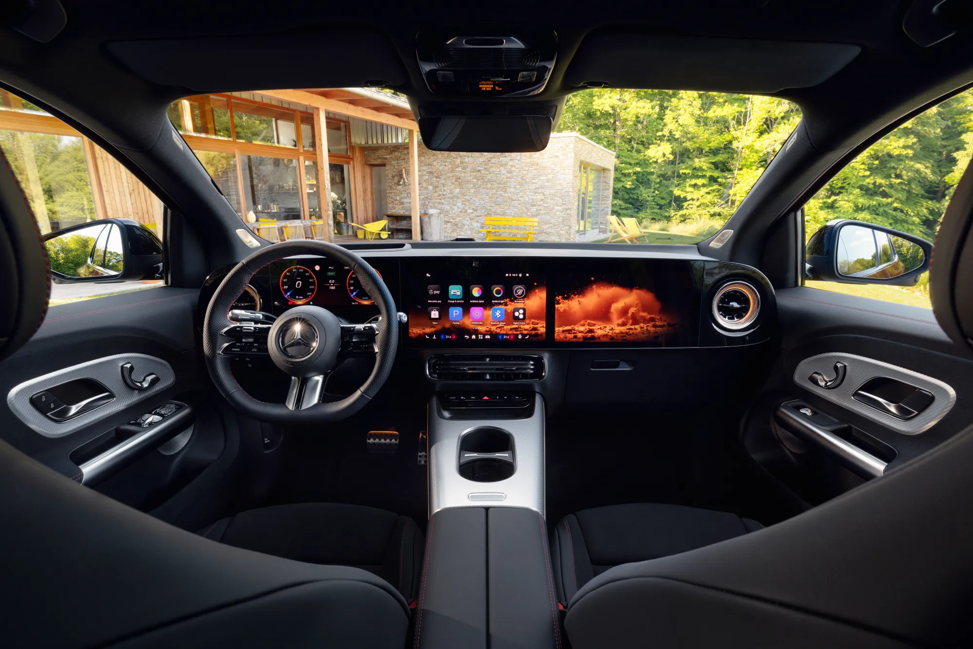 Innenraum des neuen GLA mit MBUX Superscreen